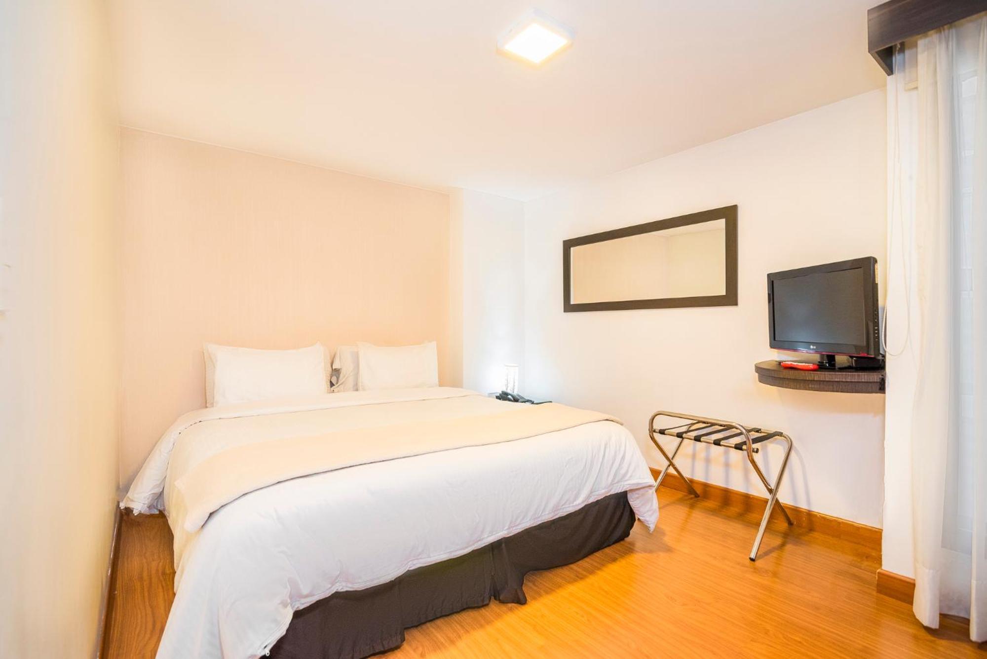 Lloyds Apartasuites Parque 93 Богота Экстерьер фото